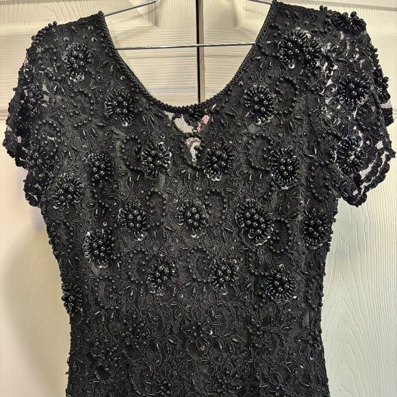 NWT Gorgeous Mother of the Bride/ Formal Beaded Dress. Size Medium - Picture 1 of 4